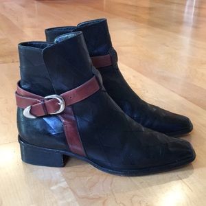 LORENZO BANFI Leather Ankle Booties